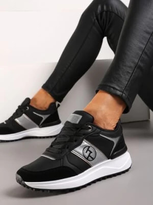 Zdjęcie produktu Czarne Sneakersy o Klasycznym Fasonie z Ozdobnymi Wstawkami Wrentia