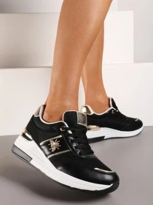 Zdjęcie produktu Czarne Sneakersy za Kostkę z Imitacji Skóry na Koturnie z Aplikacją i Sznurowaniem Faelena