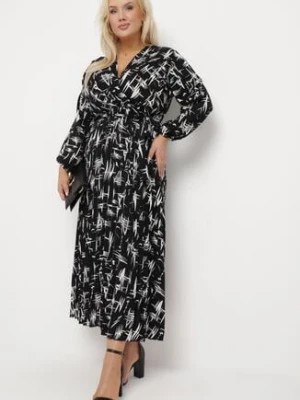 Zdjęcie produktu Czarno-Biała Rozkloszowana Sukienka Maxi z Gumką w Talii i Abstrakcyjnym Wzorem Akallia