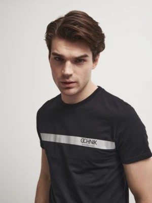 Zdjęcie produktu Czarny T-shirt męski ze srebrnym printem OCHNIK