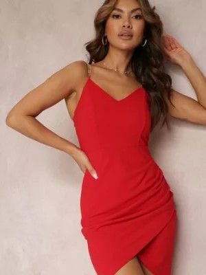 Zdjęcie produktu Czerwona Asymetryczna Sukienka Mini na Łańcuszkowych Ramiączkach z Marszczeniem Ranizo
