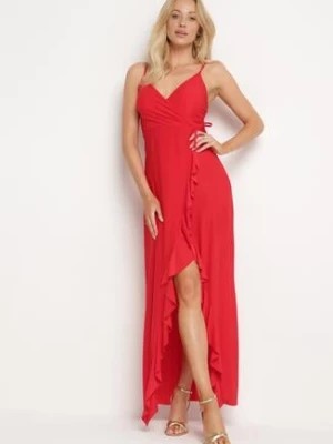Zdjęcie produktu Czerwona Koktajlowa Sukienka z Kopertowym Dekoltem na Ramiączkach z Ozdobną Falbanką Nestasi