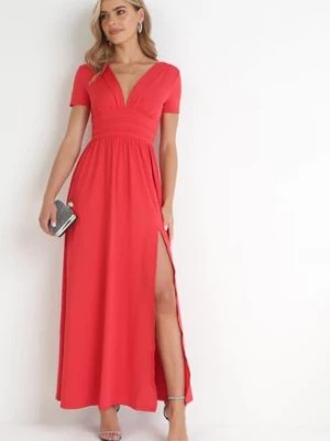 Zdjęcie produktu Czerwona Rozkloszowana Sukienka Maxi z Głębokim Dekoltem z Rozcięciem Wyla