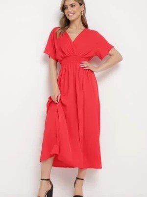 Zdjęcie produktu Czerwona Sukienka Długa o Rozkloszowanym Fasonie z Kopertowym Dekoltem Saliusa