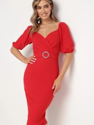 Zdjęcie produktu Czerwona Sukienka Dopasowana z Paskiem i Klamrą w Talii oraz Bufiastymi Rękawami Lurdia