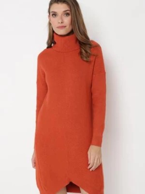 Zdjęcie produktu Czerwona Sweterkowa Sukienka z Golfem i Asymetrycznym Dołem Elisane