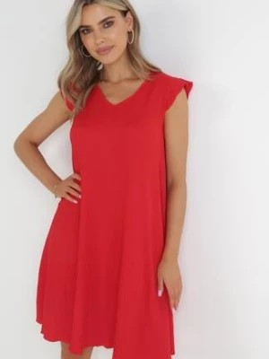 Zdjęcie produktu Czerwona Trapezowa Sukienka Midi z Falbankami przy Ramionach z Tłoczonej Tkaniny Karilena