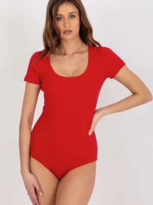 Zdjęcie produktu Czerwone prążkowane body damskie basic z bawełny RELEVANCE