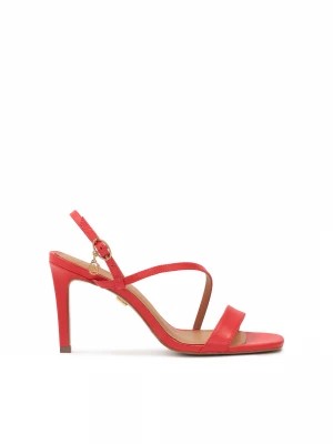 Zdjęcie produktu Czerwone sandały z ukośnym paskiem Kazar
