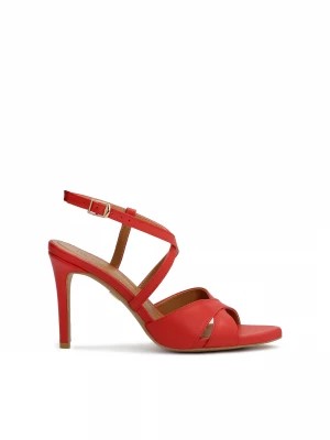 Zdjęcie produktu Czerwone skórzane sandały ze skrzyżowanymi paskami Kazar
