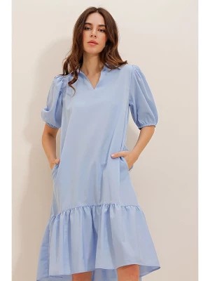 Zdjęcie produktu Defile Sukienka w kolorze błękitnym rozmiar: L
