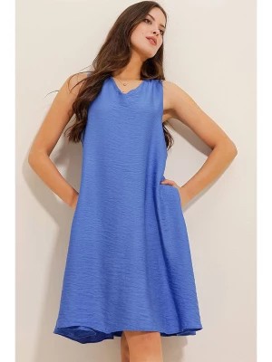 Zdjęcie produktu Defile Sukienka w kolorze niebieskim rozmiar: L