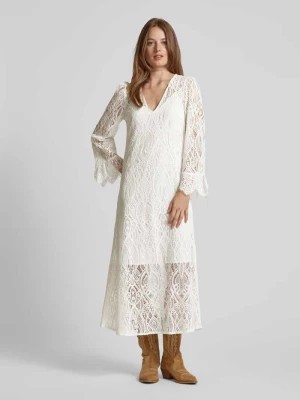 Zdjęcie produktu Długa sukienka z koronką szydełkową model ‘AVERA’ YAS