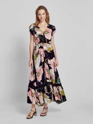 Zdjęcie produktu Długa sukienka z kwiatowym nadrukiem na całej powierzchni Apricot