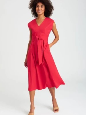 Zdjęcie produktu Długa sukienka z ozdobnym wiązaniem czerwona Greenpoint