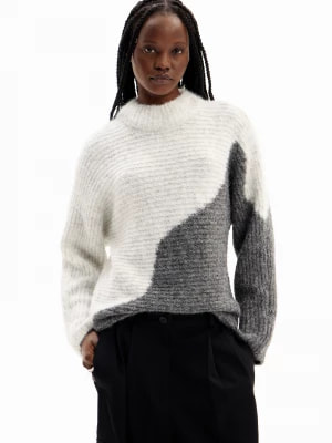 Zdjęcie produktu Dwukolorowy sweter oversize Desigual
