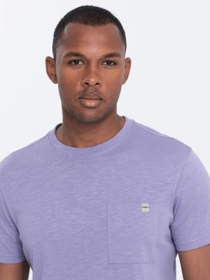 Zdjęcie produktu Dzianinowy T-shirt męski z naszytą kieszonką - fioletowy V1 S1621
 -                                    M