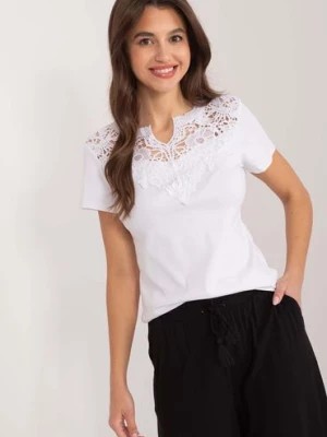 Zdjęcie produktu Ecru bluzka damska z koronkowym dekoltem z krótkim rękawem