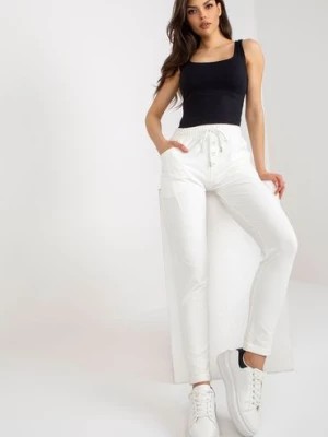 Zdjęcie produktu Ecru damskie spodnie dresowe z guzikami RELEVANCE