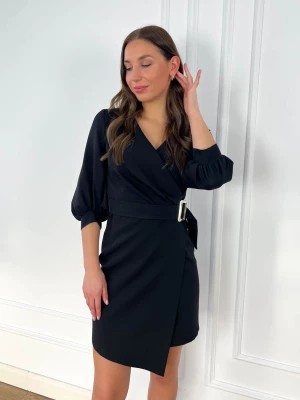 Zdjęcie produktu Elegancka czarna sukienka Julia z paskiem zakładana PERFE
