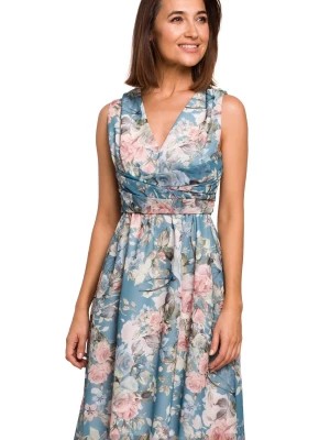 Zdjęcie produktu Elegancka sukienka w kwiaty szyfonowa z dekoltem V niebieska na lato Stylove