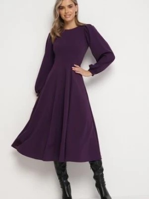 Zdjęcie produktu Fioletowa Rozkloszowana Midi Sukienka z Eleganckimi Luźnymi Rękawami Samriddhi