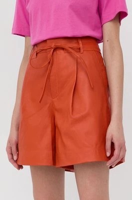 Zdjęcie produktu Gestuz szorty skórzane damskie kolor pomarańczowy gładkie high waist