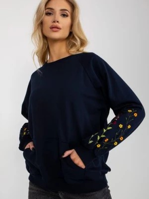 Zdjęcie produktu Granatowa bluza bez kaptura z haftem na rękawach RUE PARIS