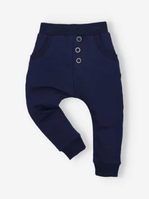 Zdjęcie produktu Granatowe spodnie niemowlęce z bawełny organicznej dla chłopca NINI