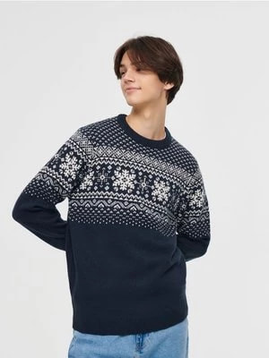 Zdjęcie produktu Granatowy sweter z zimowym motywem House