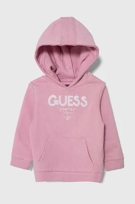 Zdjęcie produktu Guess bluza bawełniana dziecięca kolor różowy z kapturem z aplikacją