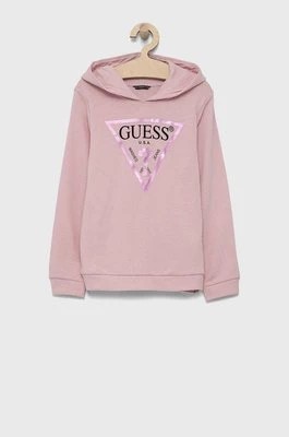 Zdjęcie produktu Guess Bluza bawełniana dziecięca kolor różowy z kapturem z nadrukiem