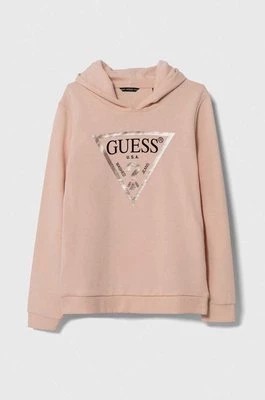 Zdjęcie produktu Guess bluza bawełniana dziecięca kolor różowy z kapturem z nadrukiem