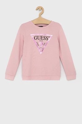 Zdjęcie produktu Guess Bluza bawełniana dziecięca kolor różowy z nadrukiem