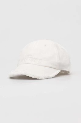 Zdjęcie produktu Guess czapka z daszkiem bawełniana kolor biały z aplikacją AW9493 COT01
