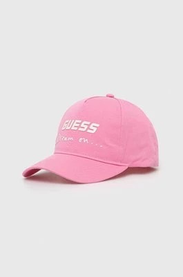 Zdjęcie produktu Guess czapka z daszkiem bawełniana kolor różowy z aplikacją