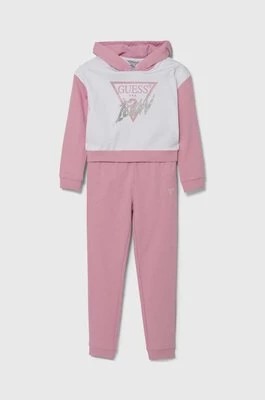 Zdjęcie produktu Guess dres bawełniany dziecięcy kolor różowy