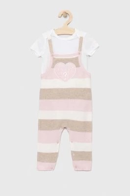 Zdjęcie produktu Guess komplet bawełniany niemowlęcy kolor różowy