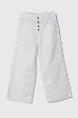 Zdjęcie produktu Guess spodnie bawełniane dziecięce kolor biały gładkie