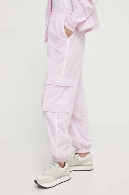 Zdjęcie produktu Guess spodnie dresowe ARLETH kolor różowy z nadrukiem V4GB01 WG2Q0
