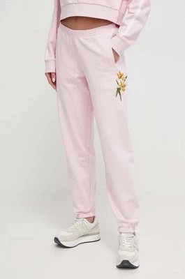 Zdjęcie produktu Guess spodnie dresowe bawełniane ZOEY kolor różowy z aplikacją V4GB04 KC6V1