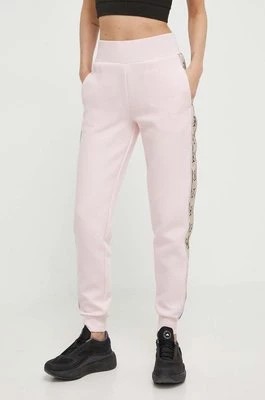 Zdjęcie produktu Guess spodnie dresowe BRITNEY kolor różowy z aplikacją V2YB15 KB3P2