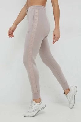 Zdjęcie produktu Guess spodnie dresowe ALLIE damskie kolor fioletowy z aplikacją V2YB18 K7UW2