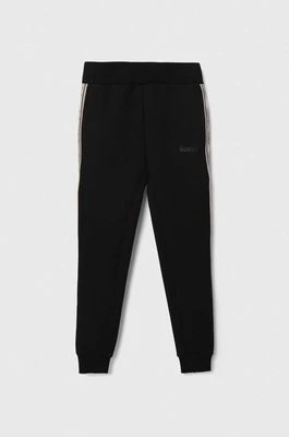 Zdjęcie produktu Guess spodnie dresowe dziecięce kolor czarny wzorzyste