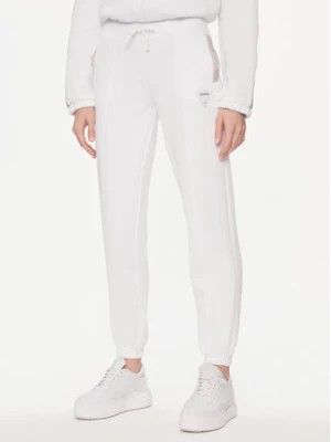 Zdjęcie produktu Guess Spodnie dresowe Kiara V4GB1 4FL04P Biały Regular Fit