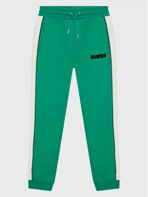 Zdjęcie produktu Guess Spodnie dresowe L2BQ19 KBGQ2 Zielony Regular Fit