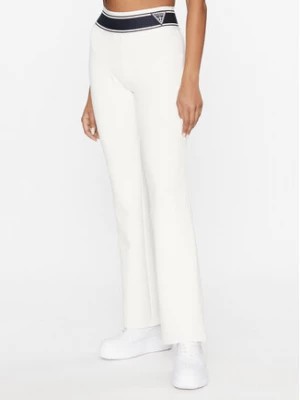 Zdjęcie produktu Guess Spodnie dresowe V3BB09 KBCK2 Biały Regular Fit