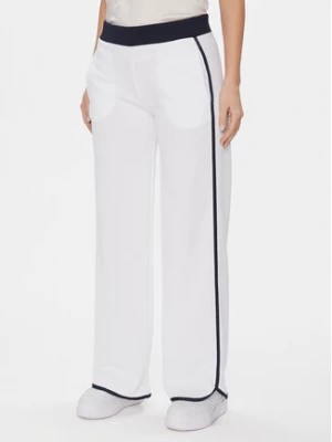 Zdjęcie produktu Guess Spodnie dresowe V4GB02 KBFB2 Biały Regular Fit
