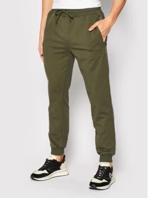 Zdjęcie produktu Guess Spodnie dresowe Z2RB14 K6ZS1 Zielony Regular Fit