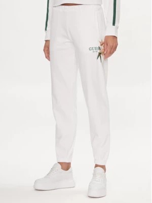 Zdjęcie produktu Guess Spodnie dresowe Zoey V4GB04 KC6V1 Biały Regular Fit